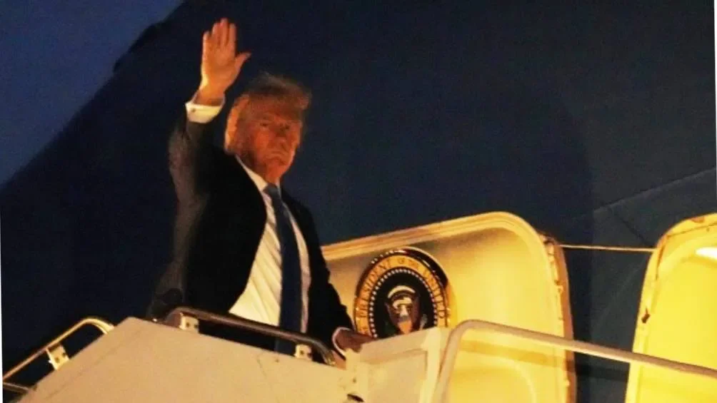 La salida anticipada de Trump, confirmada el 16 de junio por la Casa Blanca, obedeció a la escalada de tensiones en Medio Oriente. / AP