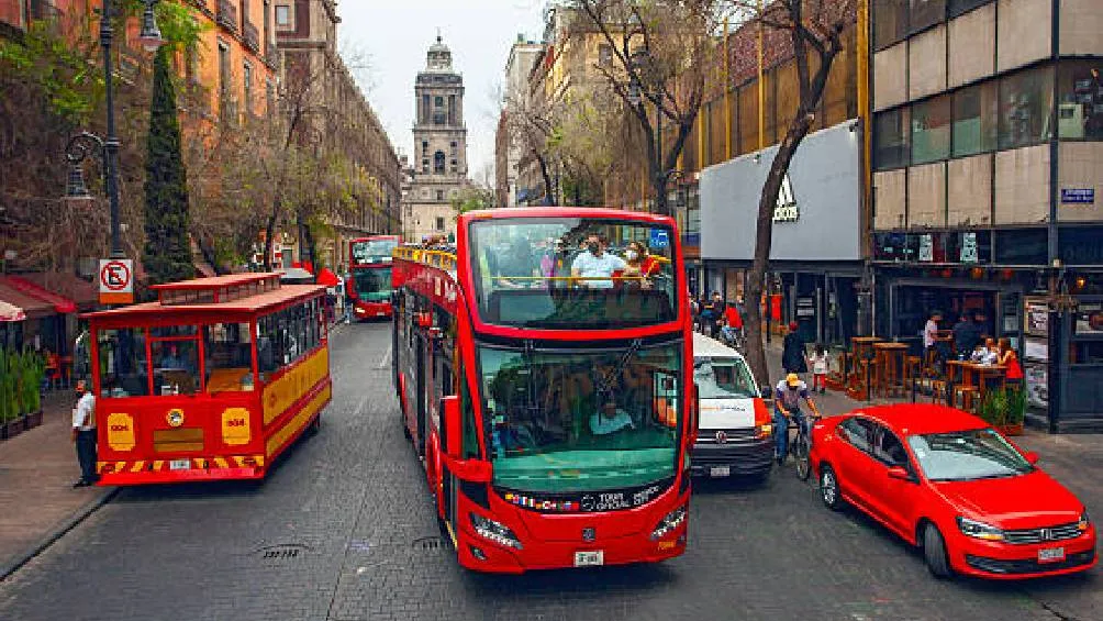 La ceremonia de corte de listón contó con la presencia de Rosario Castro Escorcia, directora general de Metrobús. / Pixabay