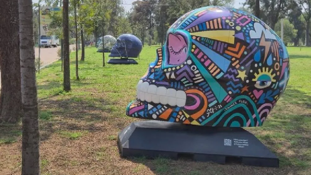 La exposición se extiende principalmente entre los accesos 6 y 8, zonas cercanas al lago, los andadores centrales y espacios recreativos. / RS