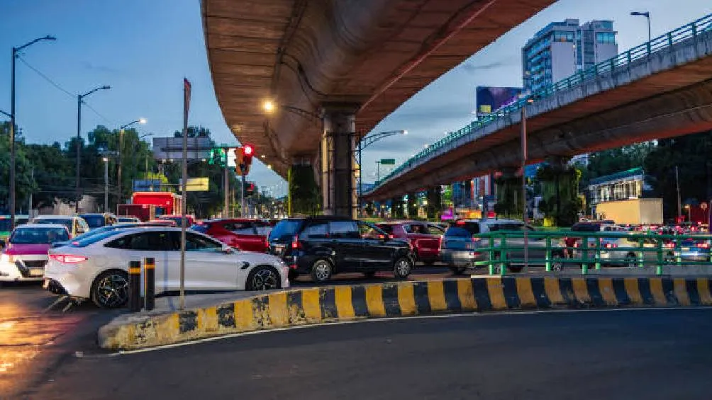 CDMX encabeza lista de ciudades con mayor tiempo perdido en tráfico | iStock