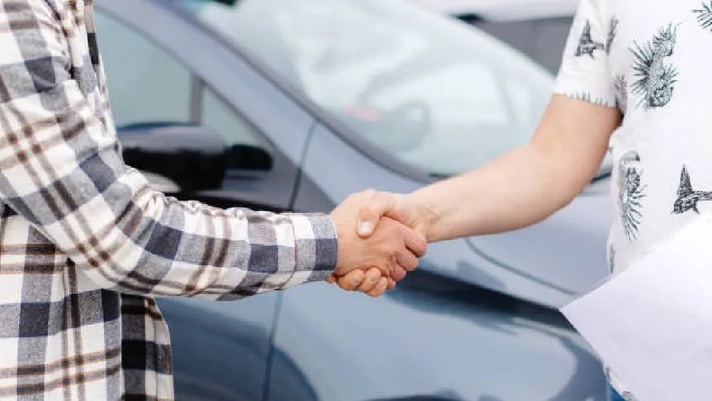 Se recomienda hacerlo al vender tu auto de forma inmediata. | iStock