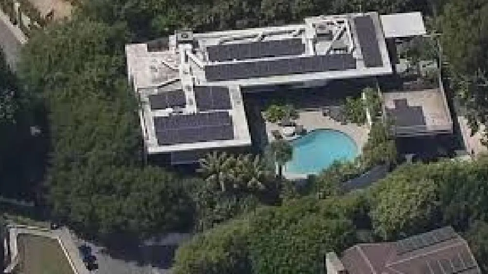 Según reportes preliminares, fue un miembro del personal de seguridad quien descubrió el allanamiento al notar señales de ingreso forzado. / AP