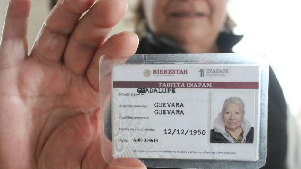 Cada paquete alimentario tiene un valor aproximado de 400 pesos y contiene 14 productos básicos. / RS