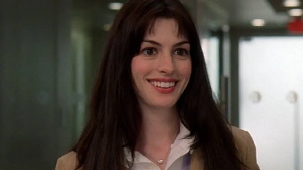 Emily Charlton regresa convertida en ejecutiva de ese grupo de marcas y negocia desde una posición de poder que desafiará a su antigua jefa / RS