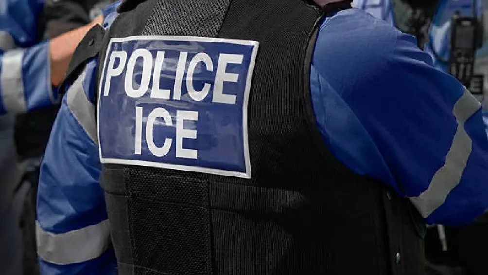 Lo que debe hacer un migrante ante una redada del ICE, según especialistas / iStock