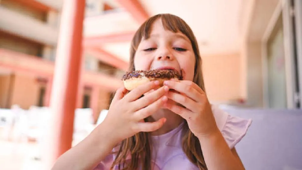 Aproximadamente 18,765 planteles fueron reportados por incumplir la normativa, de acuerdo con datos de la plataforma Mi Escuela Saludable