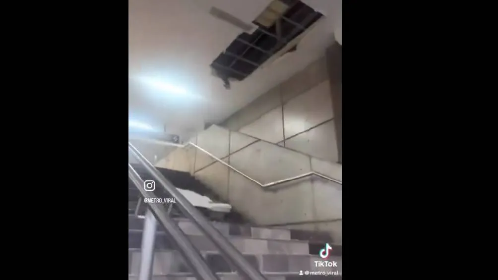 Usuarios del Sistema de Transporte Colectivo Metro denunciaron este fin de semana la caída de plafones en la estación Culhuacán. / Captura de pantalla