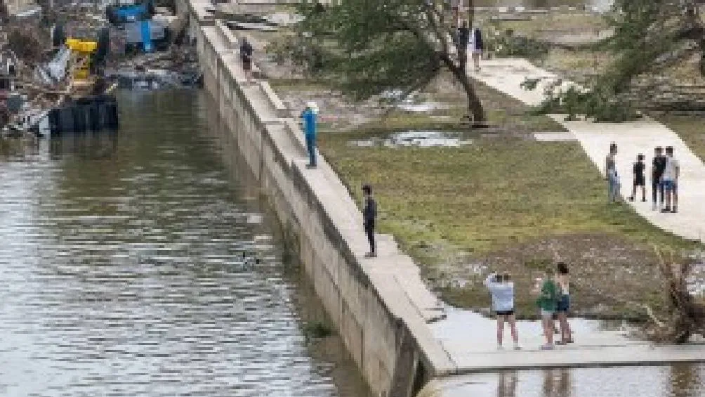 El Servicio Meteorológico de Estados Unidos advirtió que persiste el riesgo de nuevas lluvias en el centro de Texas. / AP