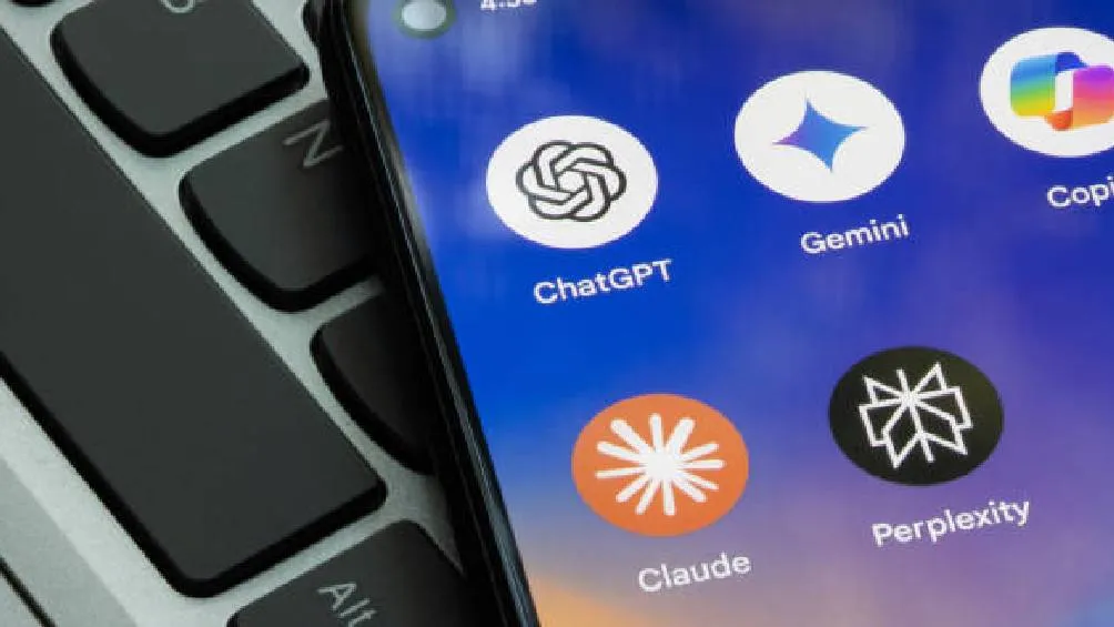 La interacción con modelos de lenguaje como ChatGPT se ha vuelto parte del día a día para millones de personas | iStock