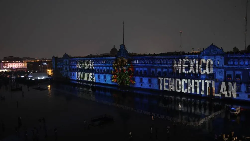 El Zócalo capitalino se transforma con cinco esculturas monumentales mexicas y un espectáculo de videomapping nocturno | X