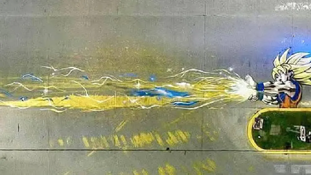 El mural, generado en plena vía pública, provocó múltiples reacciones en redes sociales. / FB