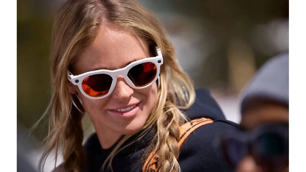 Meta presentó estas gafas en junio como parte de su nueva generación de productos wearables con IA / META