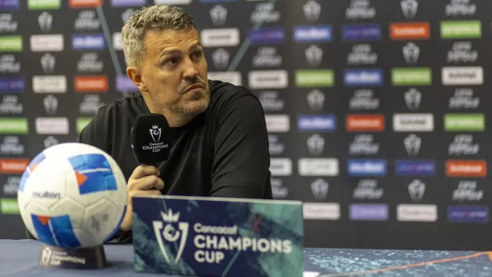 Óscar García fue encarado por un aficionado de Chivas