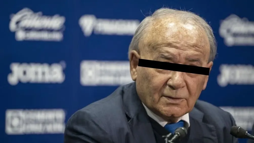 Billy Alvarez en conferencia de prensa con el equipo de Cruz Azul