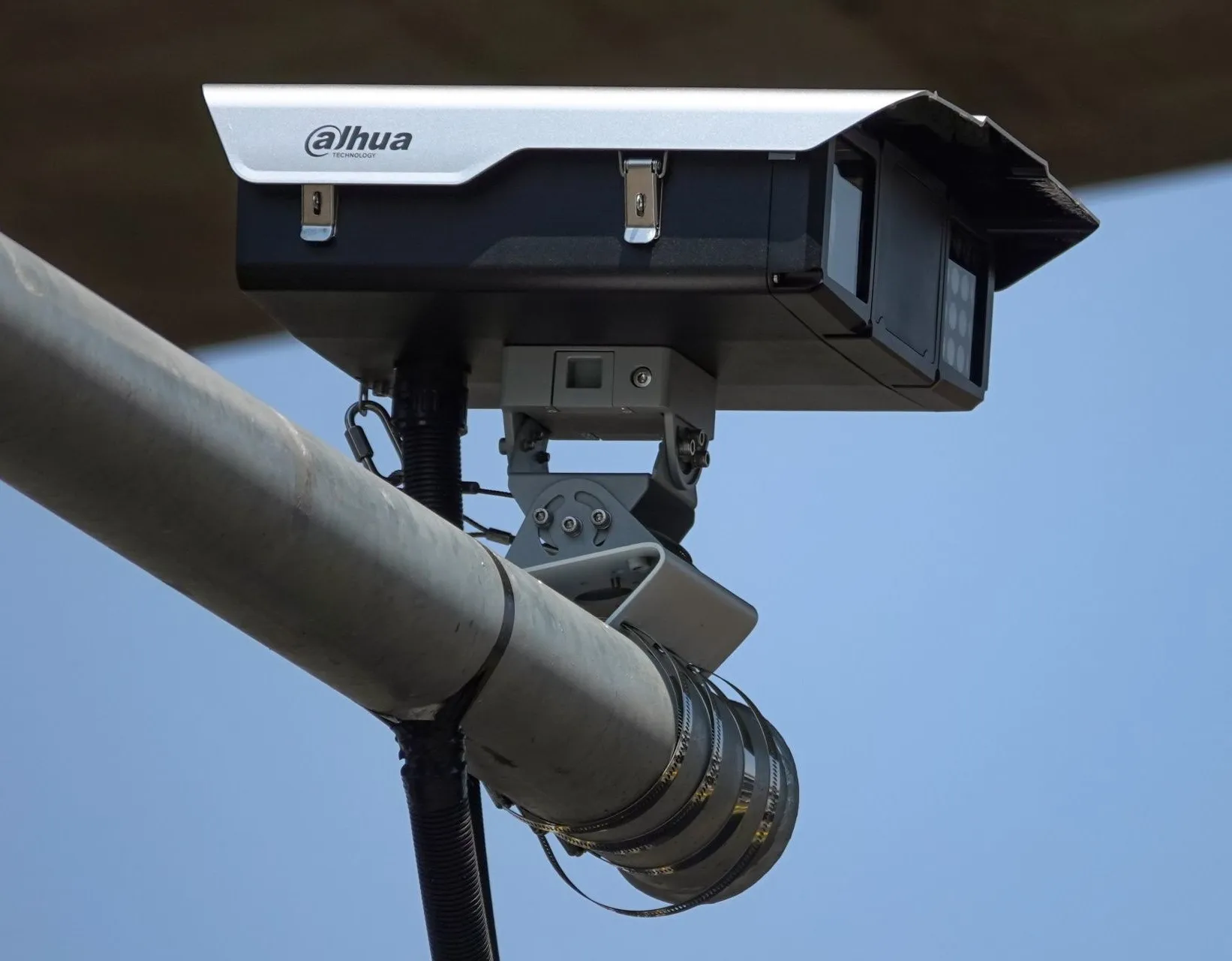 Evita multas respetando los límites de velocidad / Redes Sociales