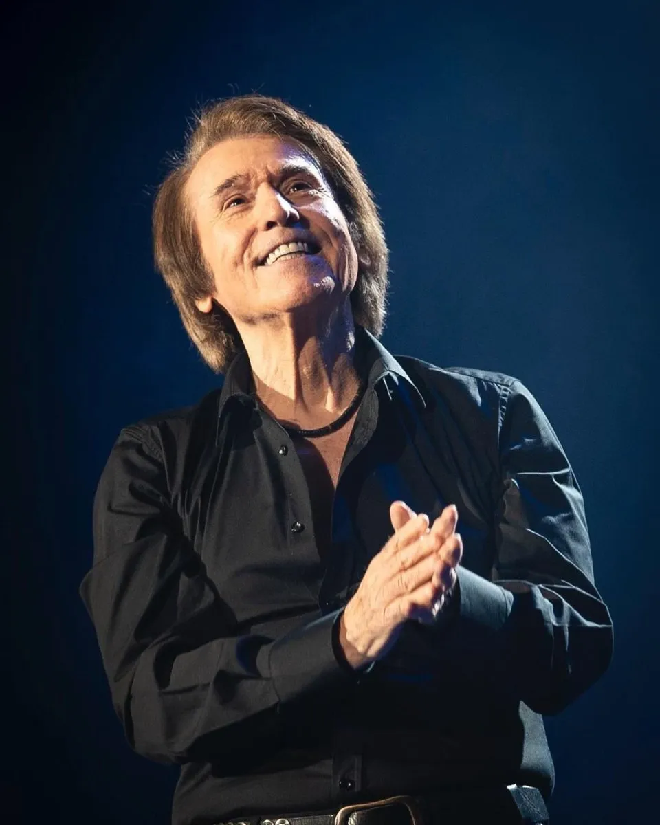 El Divo de Linares fue diagnosticado con un linfoma cerebral primario / FB: @raphaelartista