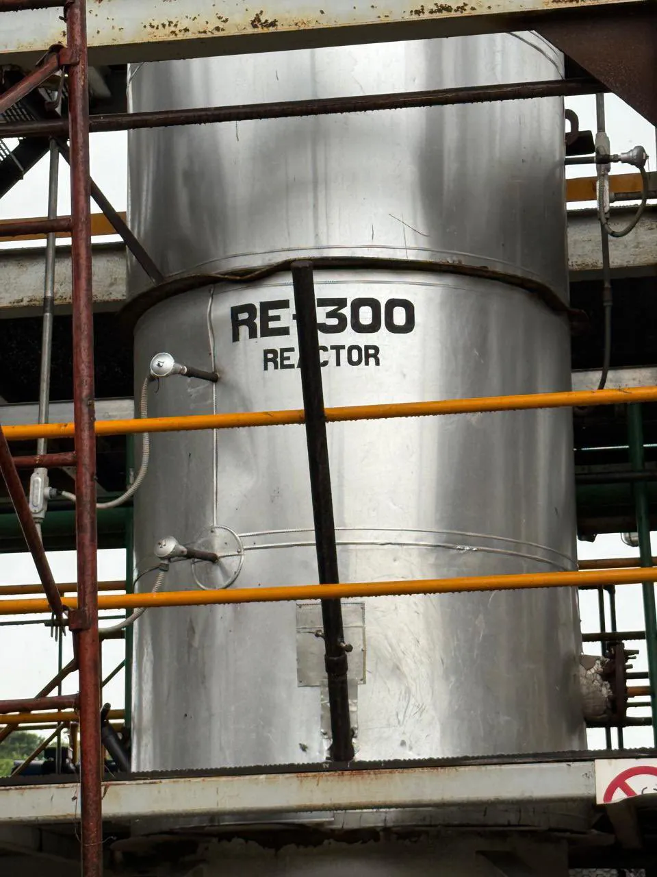 El lugar tenía 4 tanques verticales para procesar el combustible / Especial