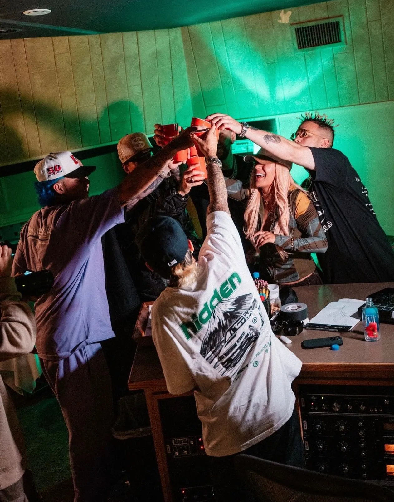 La canción '+57' tuvo que modificar parte de su letra / Redes Sociales