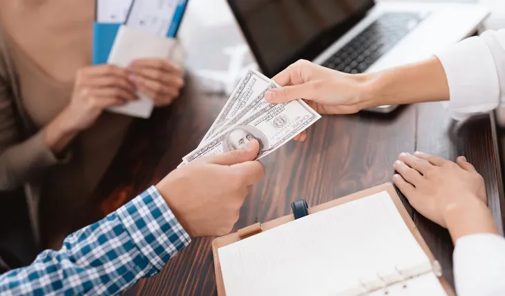 Los países que más reciben remesas son México, India y China / FREEPIK