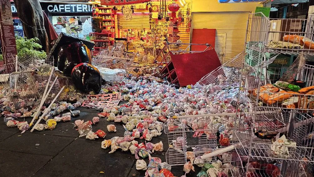 Así quedaron algunos puestos luego de la trifulca/X