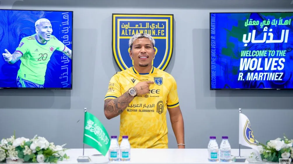 Martínez en su presentación | @AltaawounFC