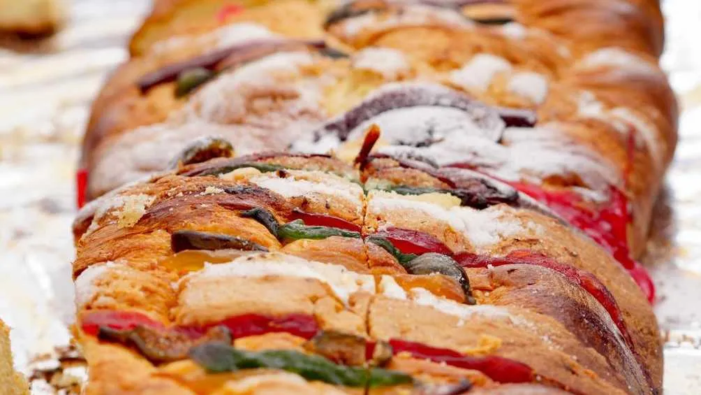 La rosca de Reyes tenía una longitud de 400 mts y se sacaron 40 mil rebanadas/X: @SEDEMA_CDMX