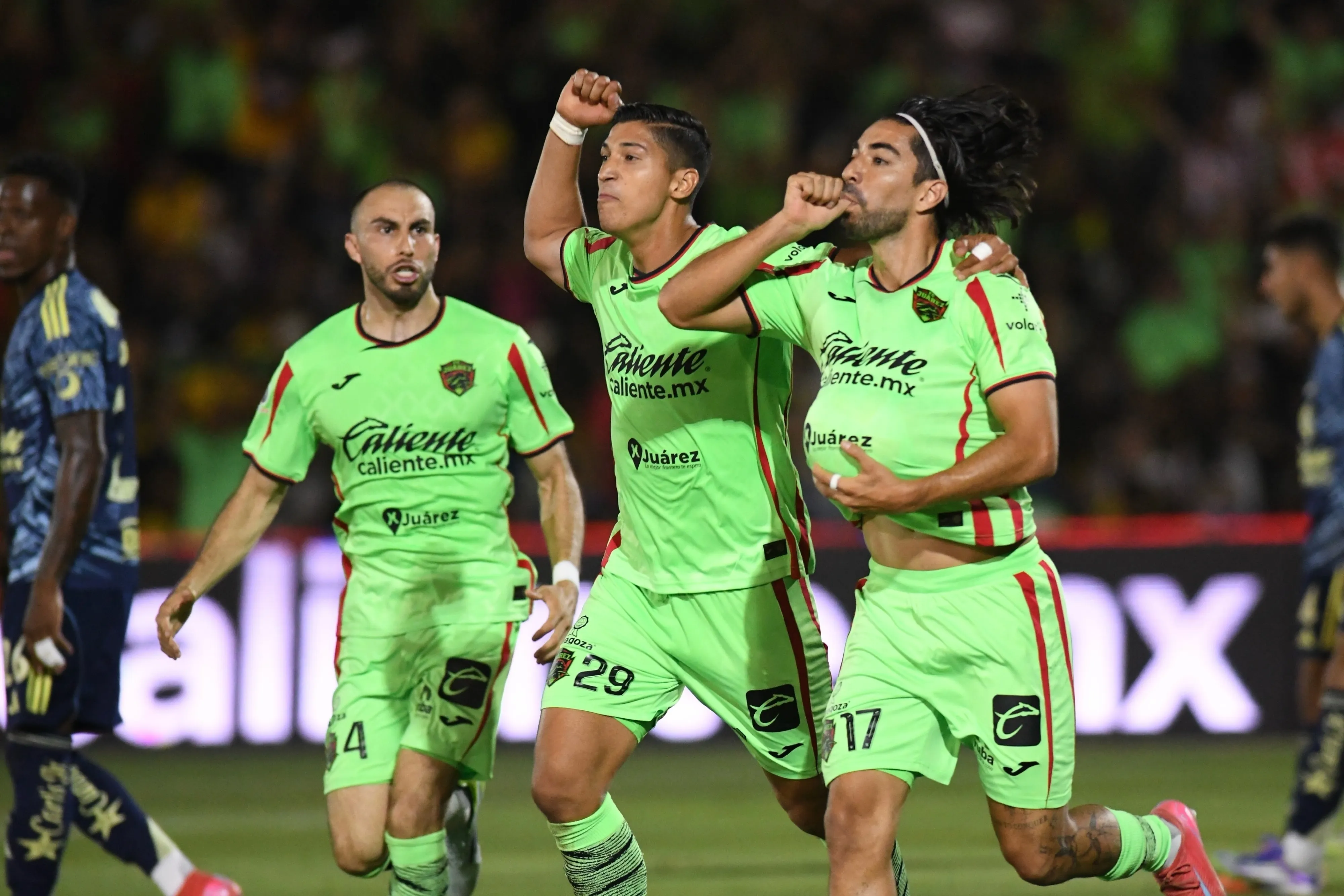 Pizarro celebra el gol del empate de Juárez | MEXSPORT
