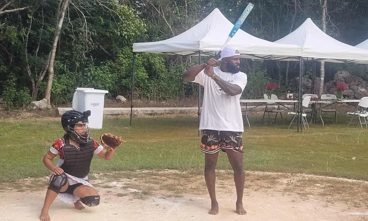 Randy jugó descalzo con las Diablillas | FB Diablillas Mestizas Hondzonot Qroo