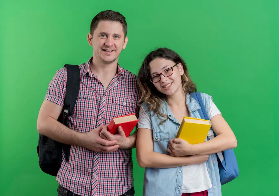 Los estudiantes necesitan un promedio mínimo de 7 para ingresar al IPN o UNAM / FREEPIK