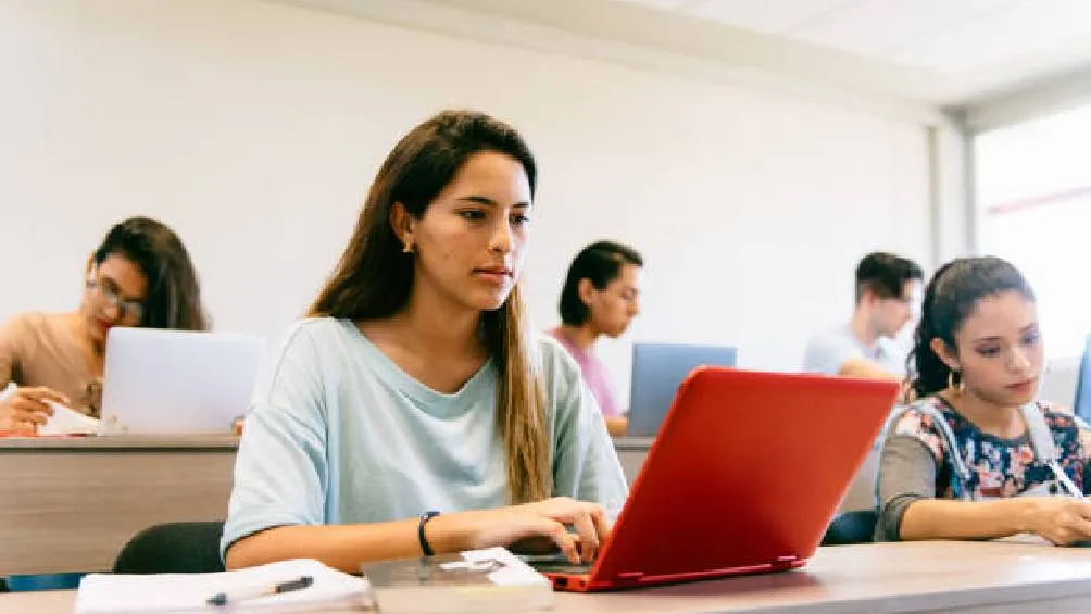 A través de este sistema, los usuarios podrán dar seguimiento automático al avance de sus trámites, lo que garantiza mayor eficacia y transparencia en el servicio/iStock