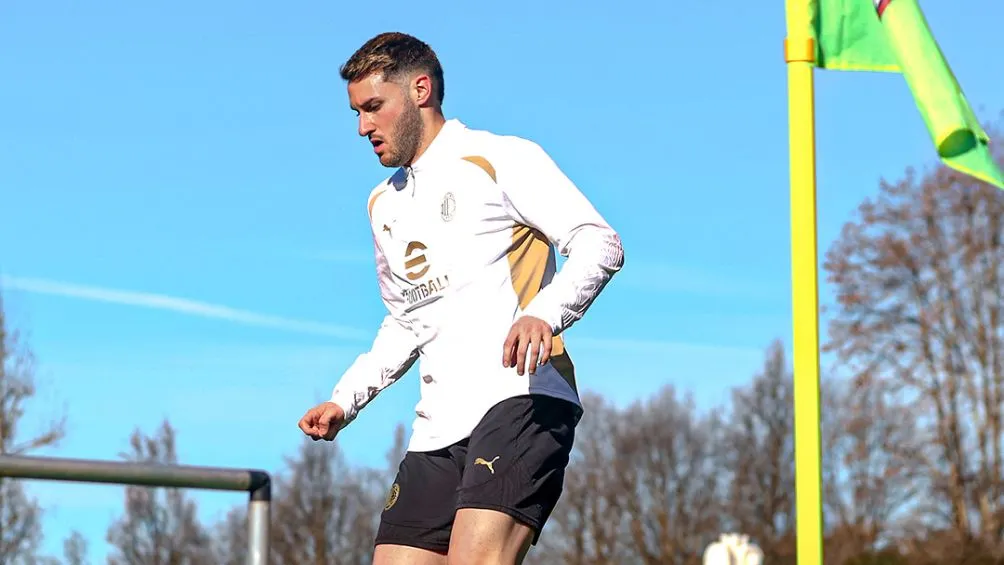 Giménez ya entrena en el Milan | @acmilan