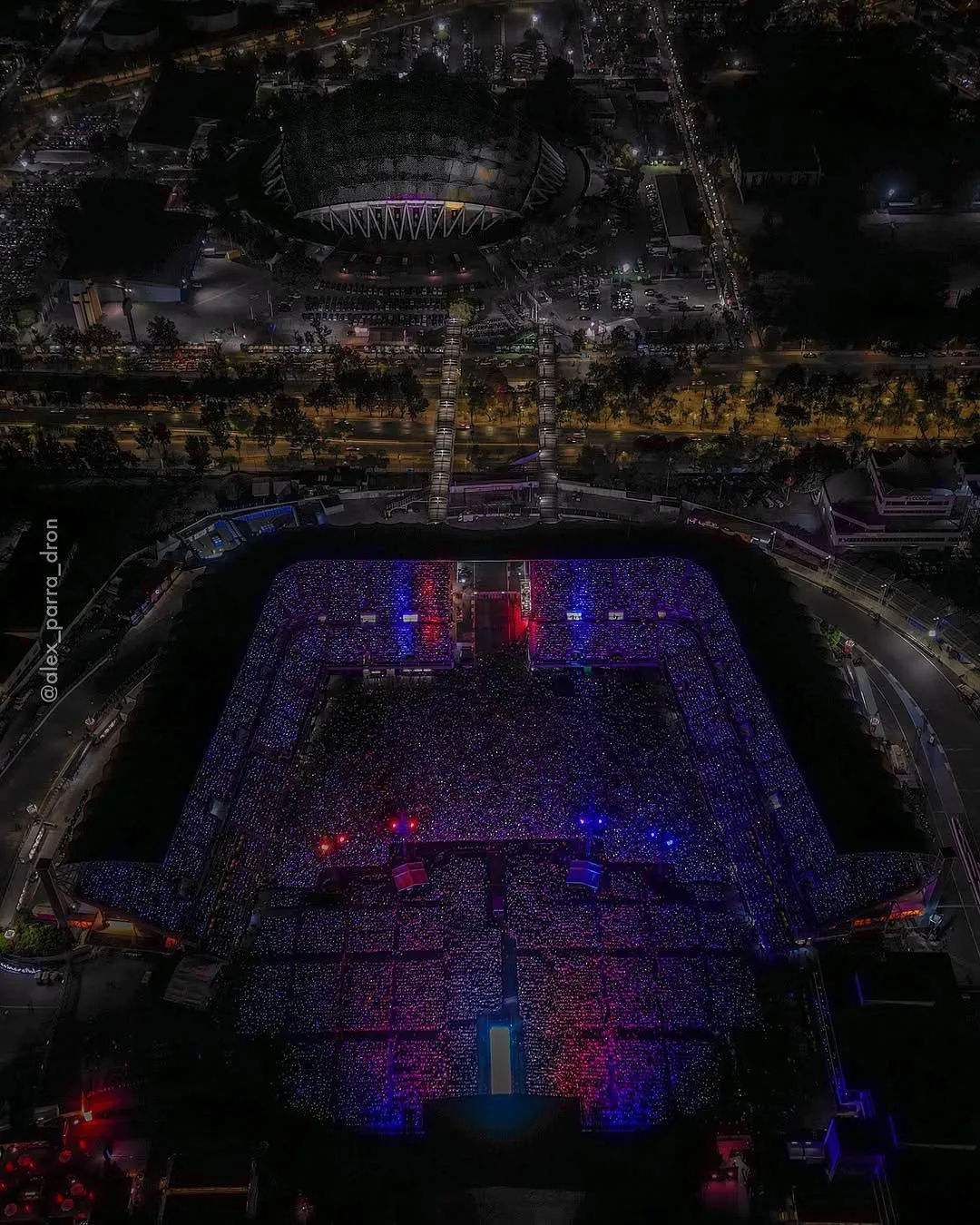 Shakira tocó ante más de 65 mil personas en la CDMX / X: @alex_parra_dron