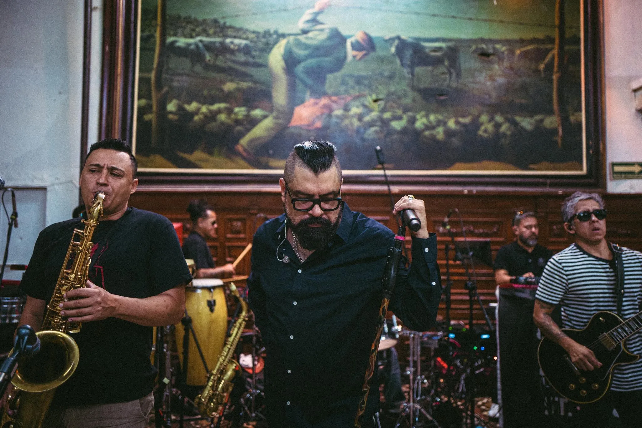 La banda no ha dejado solo en ningún momento a su vocalista / FB: @panteonrococo