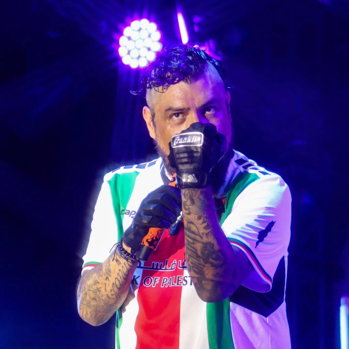 El cantante debe de guardar reposo hasta que se sienta mejor para regresar a trabajar / FB: @panteonrococo