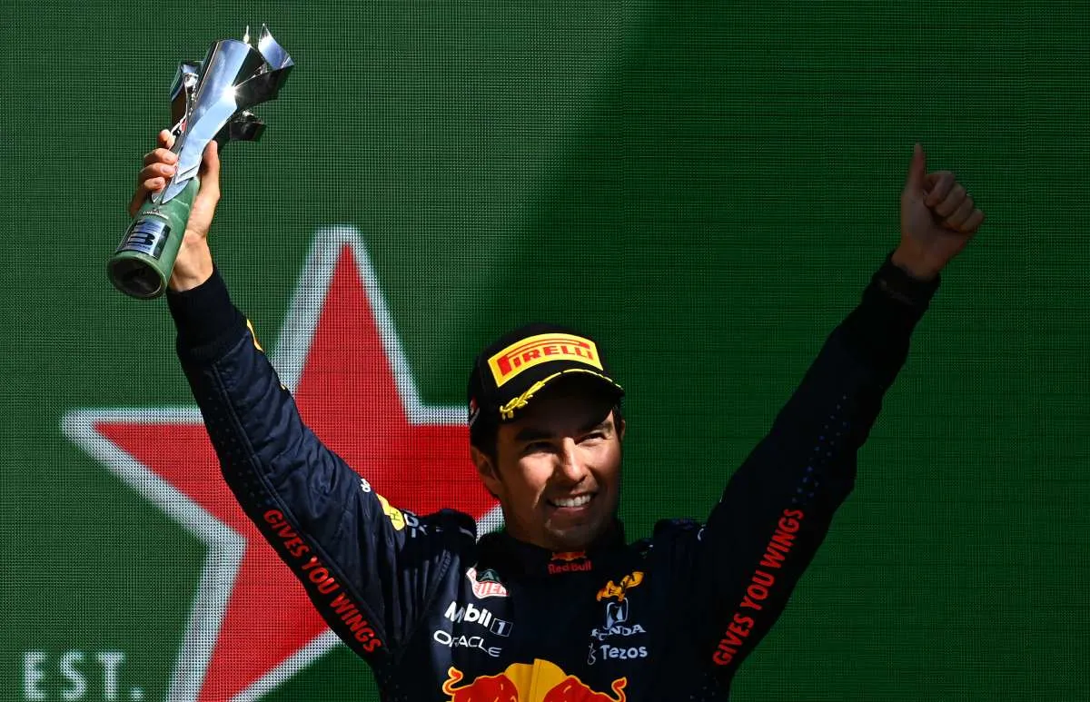 Checo fue el primer mexicano en subir al podio en el Autódromo Hermanos Rodríguez