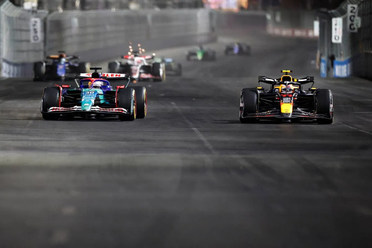 Liam Lawson y Checo Perez en el Gran Premio de Qatar