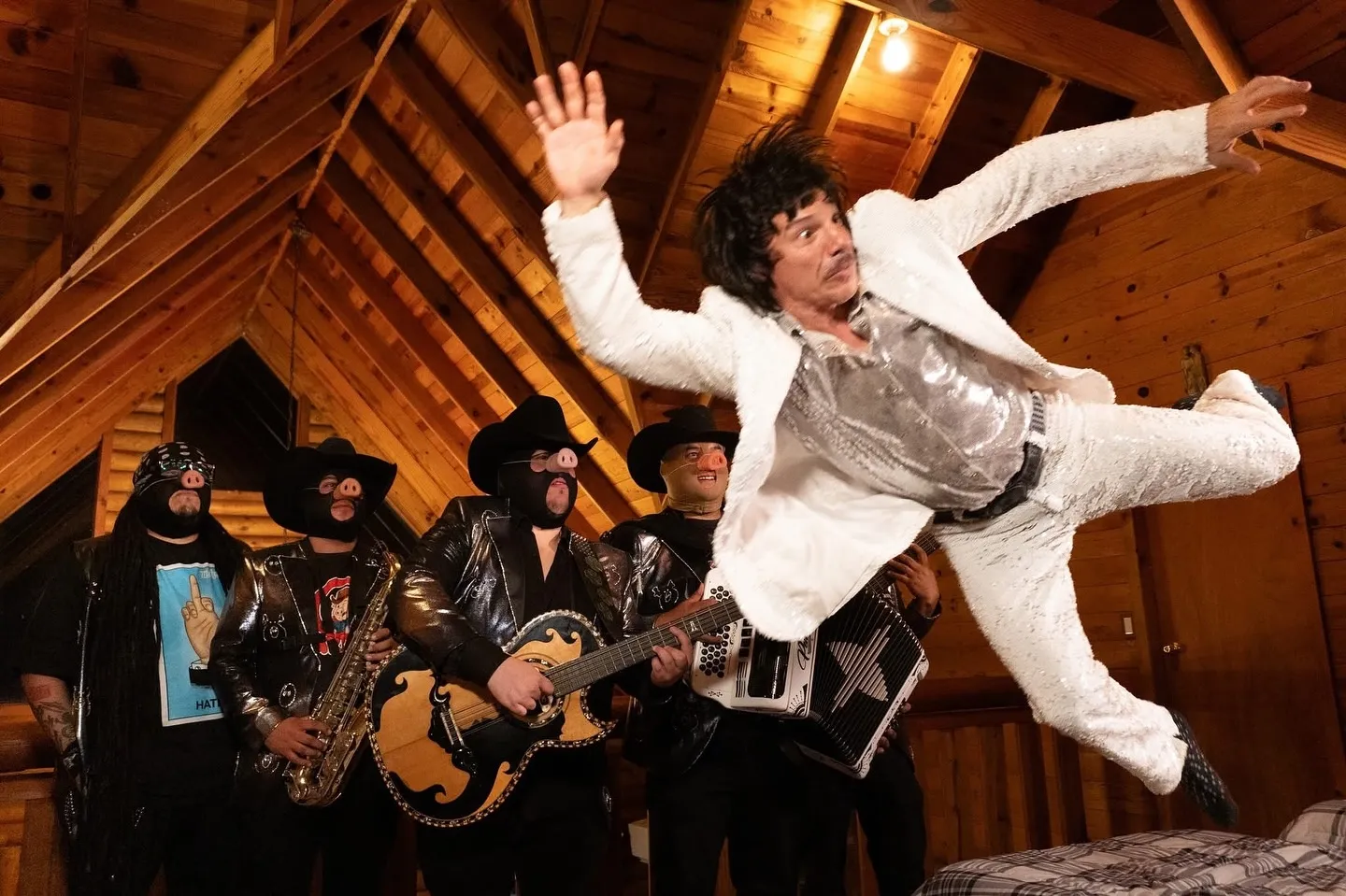 La colaboración con Grupo Marrano fue de las más esperadas del año / FB: @sumajestadimperialsilverio