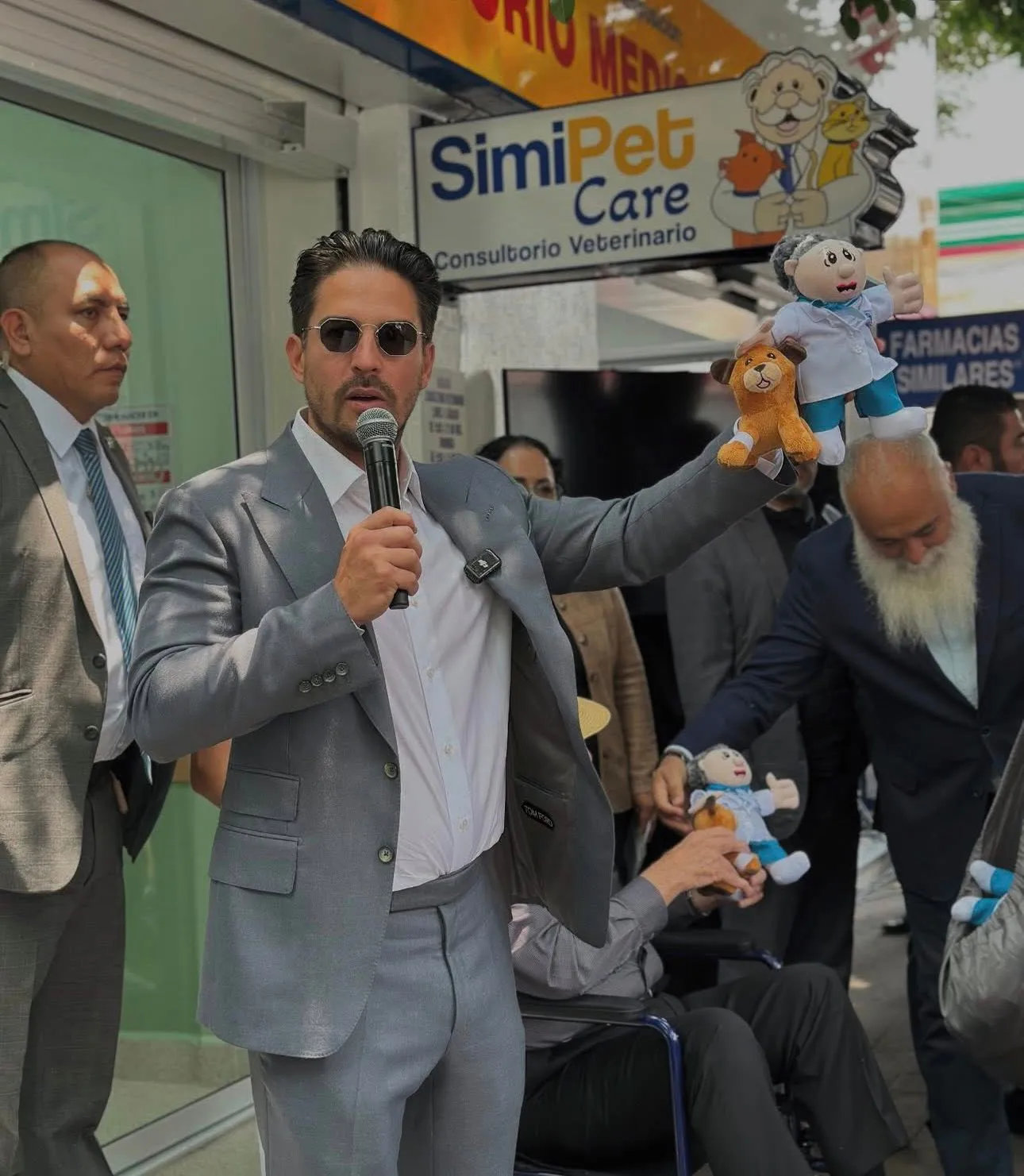 Víctor González Herrera y su papá Dr. Simi estuvieron en la inauguración / Redes Sociales