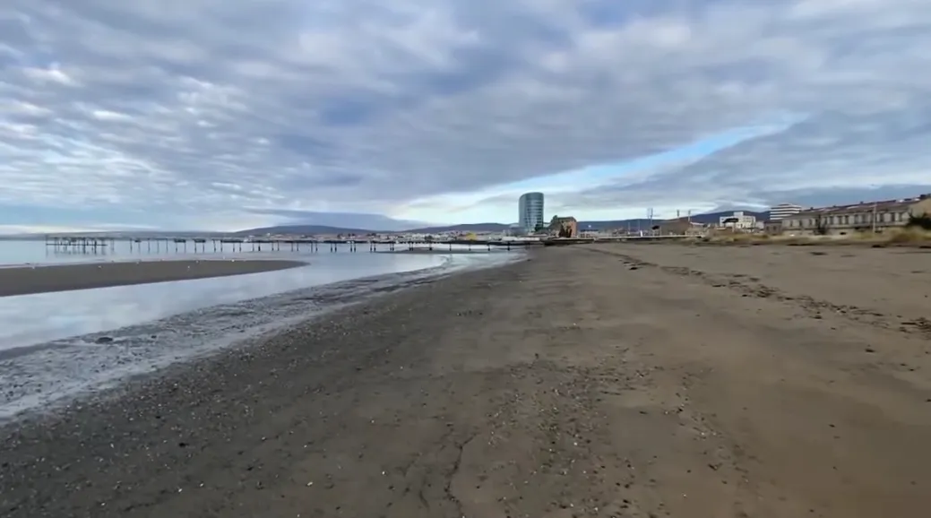 Tras el sismo, el mar se alejó de la costa / Redes Sociales