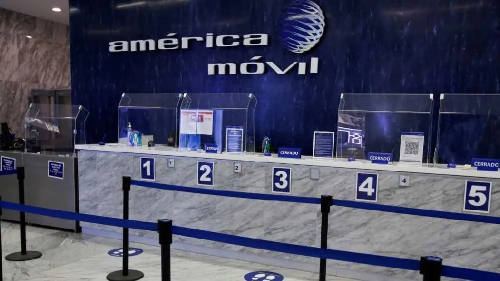 América Móvil ofrece telefonía móvil e internet a miles de personas en la zona Sur del continente/X