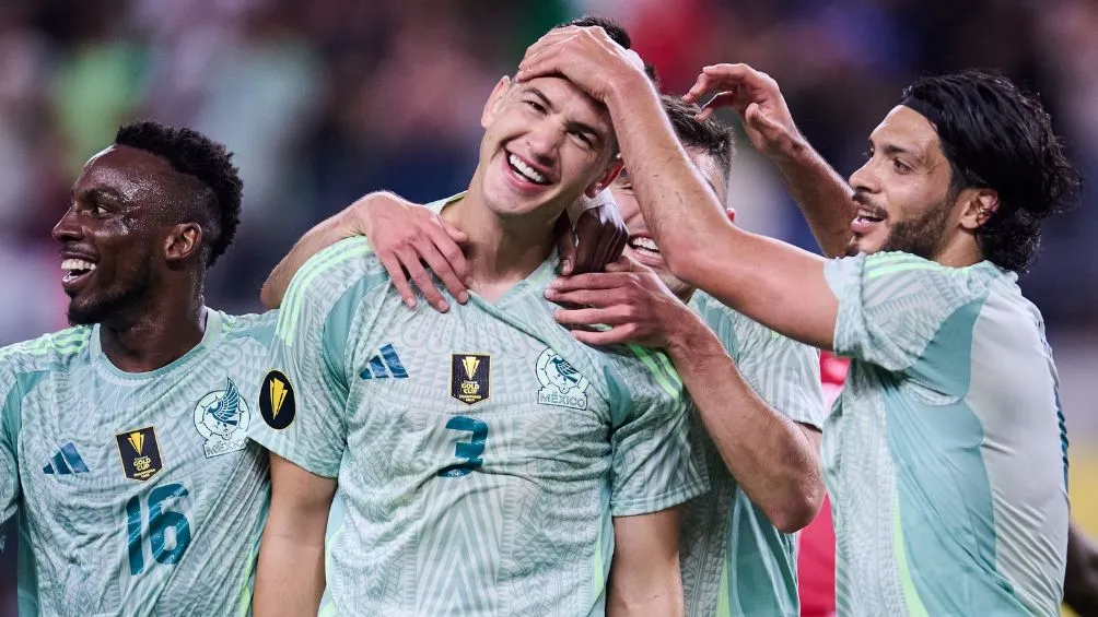 Montes celebra uno de sus goles ante Surinam | MEXSPORT