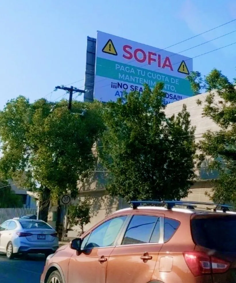 El cartel del adeudo de Sofía ya lo vio medio Monterrey / Redes Sociales