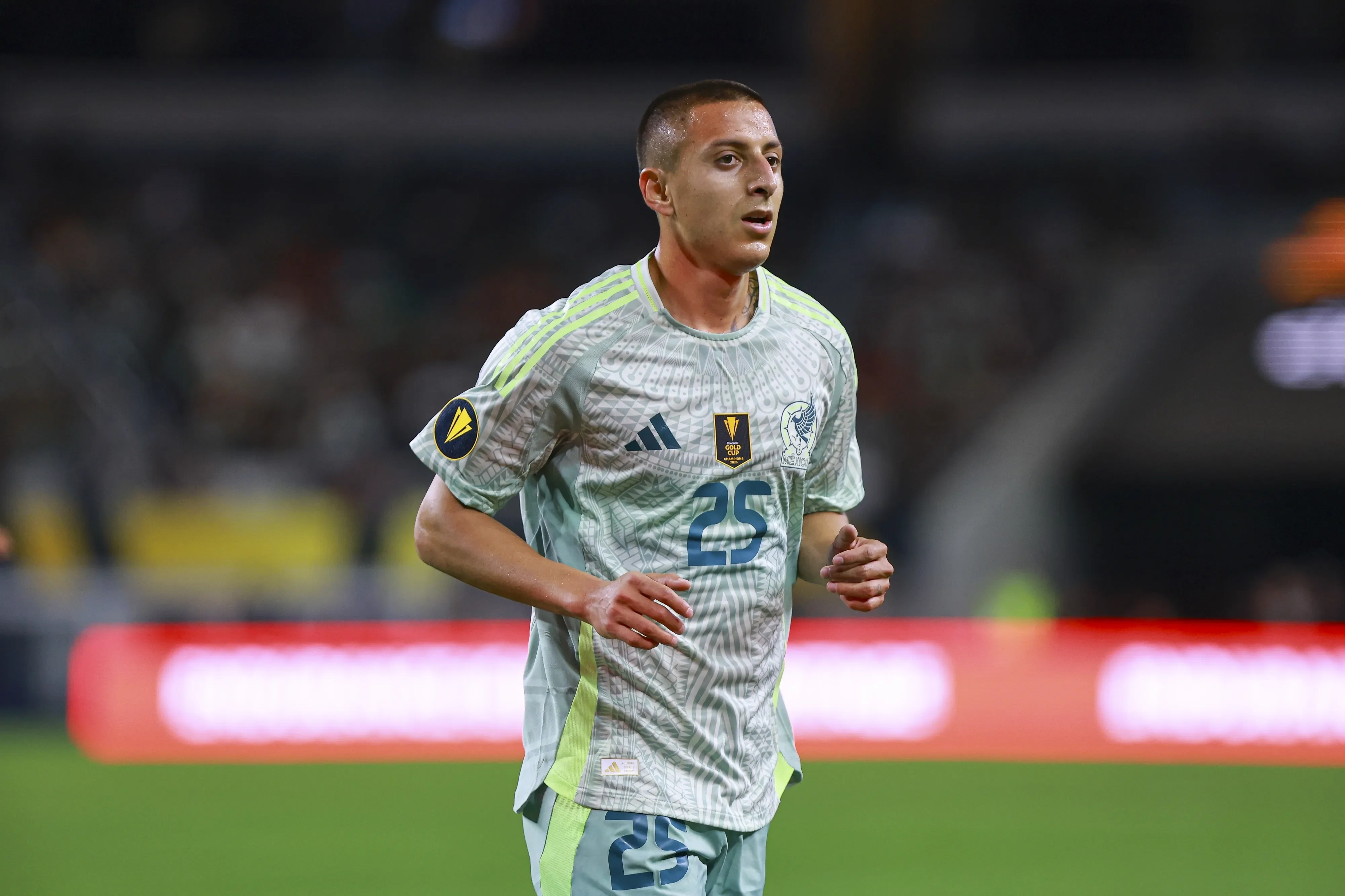 Alvarado en el partido contra Surinam | MEXSPORT