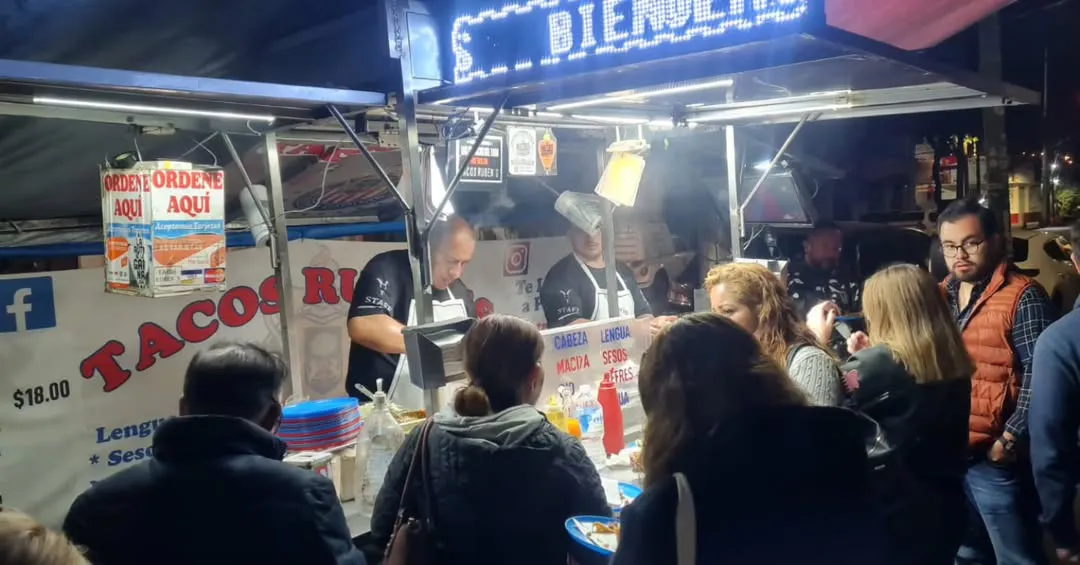 El dueño la taquería denunció extorsión por medio de una llamada telefónica / IG: @tacosrubens