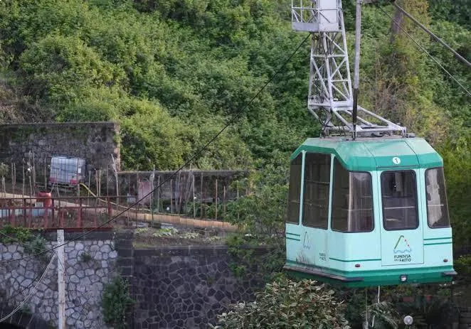 El servicio del teleférico de Nápoles se restableció este viernes / Redes Sociales