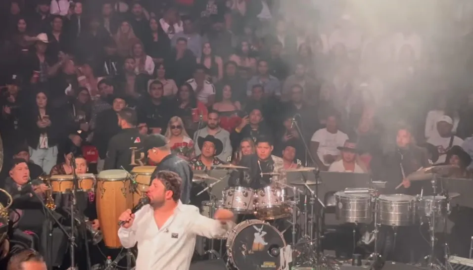 El público se fue contra Luis R Conriquez por no cantar corridos bélicos / Redes Sociales