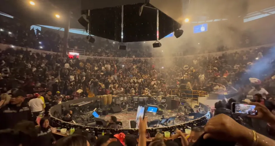 La gente se metió a destruir los instrumentos y pantallas / Redes Sociales