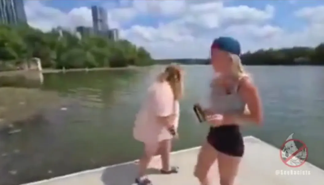 La influencer Natalie Reynolds le pidió a la mujer saltar por 20 dólares / Redes Sociales