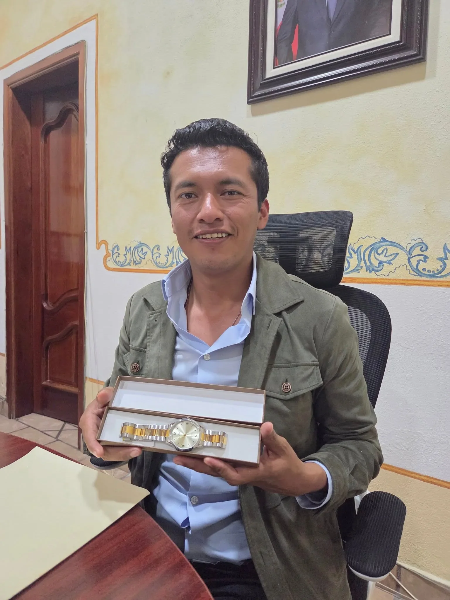 El edil Alejo Sánchez de Santiago presumió su Rolex en redes / FB: @TuTienesElPoderalexito