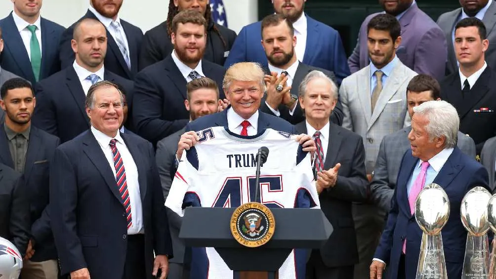 En su primera etapa en la Casa Blanca, Trump recibió a los campeones Patriotas/AP